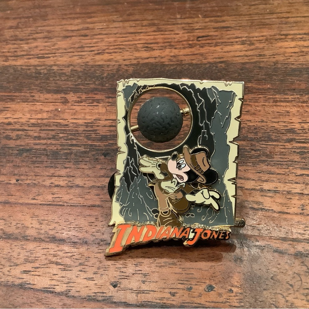 Disney Pin Badge collector pin Indiana Jones Adventure - Rolling Ball
